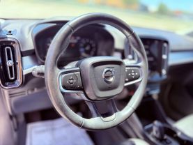 2021 VOLVO XC40