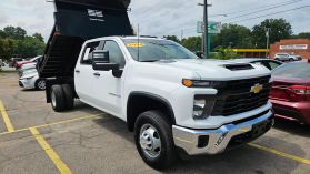 2024 Chevrolet Silverado 3500 Hd Crew Cab & Chassis - Image 3