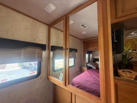 2011 FLEETWOOD TIOGA - - 31M