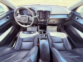 2021 VOLVO XC40