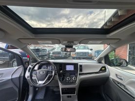 2019 TOYOTA SIENNA VAN V6, 3.5 LITER XLE MINIVAN 4D