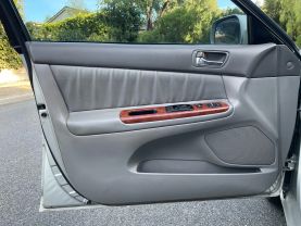 2005 TOYOTA CAMRY XLE SEDAN 4D