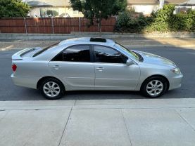 2005 TOYOTA CAMRY XLE SEDAN 4D