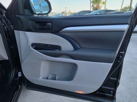 2017 Toyota Highlander - Image 17