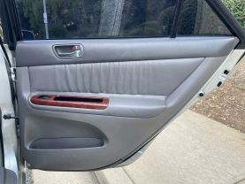 2005 TOYOTA CAMRY XLE SEDAN 4D