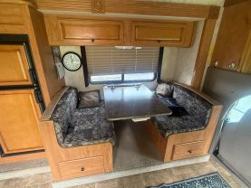 2011 FLEETWOOD TIOGA - - 31M