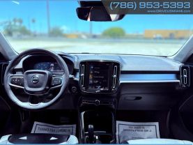 2021 VOLVO XC40