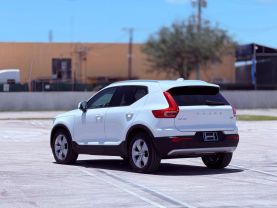 2021 VOLVO XC40