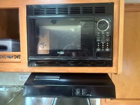 2011 FLEETWOOD TIOGA - - 31M