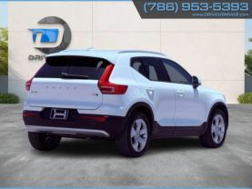 2021 VOLVO XC40