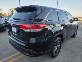 2017 Toyota Highlander - Image 6