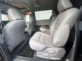 2019 TOYOTA SIENNA VAN V6, 3.5 LITER XLE MINIVAN 4D