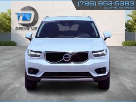 2021 VOLVO XC40