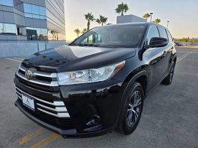 2017 Toyota Highlander - Image 3