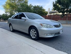 2005 TOYOTA CAMRY XLE SEDAN 4D