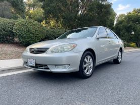 2005 TOYOTA CAMRY XLE SEDAN 4D