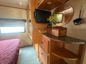 2011 FLEETWOOD TIOGA - - 31M