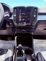 2021 VOLVO XC40