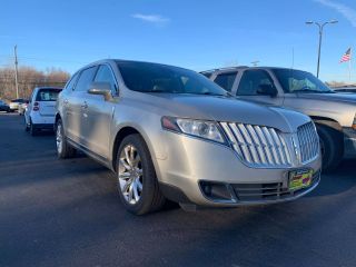 2011 LINCOLN MKT. Price $10,995. Mileage 113,761.