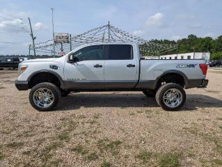 2019 NISSAN TITAN XD CREW CAB PRO-4X PICKUP 4D 6 1/2 FT