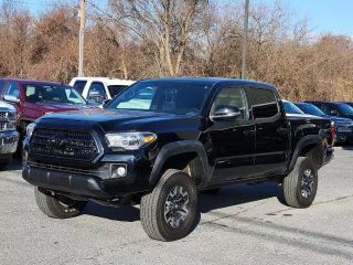 2017 TOYOTA TACOMA DOUBLE CAB SR5 PICKUP 4D 5 FT