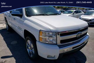 2009 CHEVROLET SILVERADO 1500 CREW CAB PICKUP WHITE AUTOMATIC - PALM BEACH MOTORS in Lake Worth, FL 26.6177971223543, -80.07099620226047