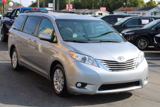 2017 TOYOTA SIENNA XLE MINIVAN 4D