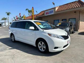 2014 TOYOTA SIENNA LE MINIVAN 4D