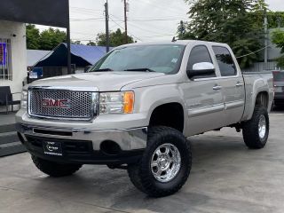 2009 GMC SIERRA 1500 CREW CAB SLE PICKUP 4D 5 3/4 FT