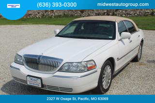 Image of 2004 LINCOLN TOWN CAR