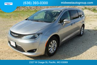 2019 CHRYSLER PACIFICA VAN SILVER AUTOMATIC - Midwest Auto Group in Pacific, MO. 38.48644996127009, -90.7730553631217