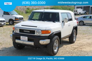 2012 TOYOTA FJ CRUISER SUV WHITE AUTOMATIC - Midwest Auto Group in Pacific, MO. 38.48644996127009, -90.7730553631217