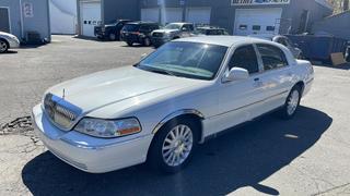 Image of 2003 LINCOLN TOWN CAR