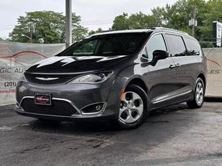 Image of 2017 CHRYSLER PACIFICA