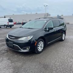 Image of 2017 CHRYSLER PACIFICA