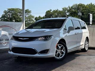 Image of 2017 CHRYSLER PACIFICA