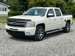 Image of 2011 CHEVROLET SILVERADO 1500 CREW CAB