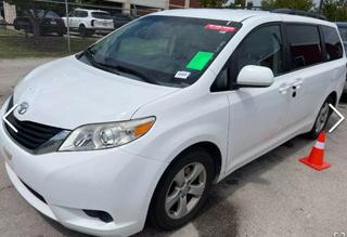 Image of 2013 TOYOTA SIENNA