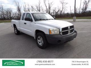 2005 DODGE DAKOTA CLUB CAB PICKUP WHITE AUTOMATIC - Greencastle Auto LLC, Greencastle, IN, 39.63570, -86.85279