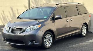 Image of 2015 TOYOTA SIENNA