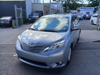 2015 TOYOTA SIENNA XLE