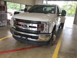 Image of 2019 FORD F350 SUPER DUTY CREW CAB