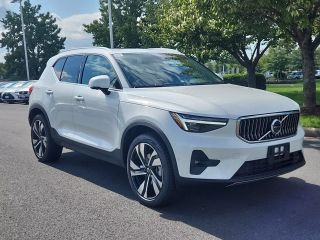 2025 VOLVO XC40 B5 PLUS BRIGHT THEME SPORT UTILITY 4D