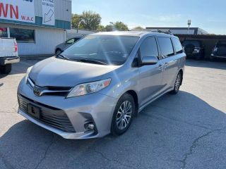 2018 TOYOTA SIENNA XLE