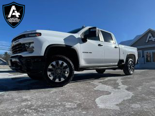 Image of 2024 CHEVROLET SILVERADO 2500 HD CREW CAB CUSTOM PICKUP 4D 6 1/2 FT