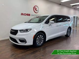 Image of 2022 CHRYSLER PACIFICA HYBRID