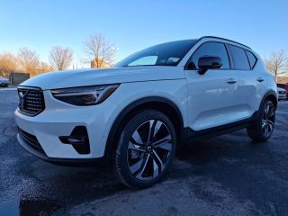 2025 VOLVO XC40 PLUS