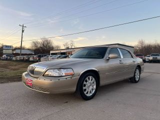 2011 LINCOLN TOWN CAR SIGNATURE LIMITED
