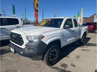 2018 TOYOTA TACOMA SR