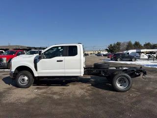 2024 FORD F350 SUPER DUTY REGULAR CAB & CHASSIS XL CAB & CHASSIS 2D